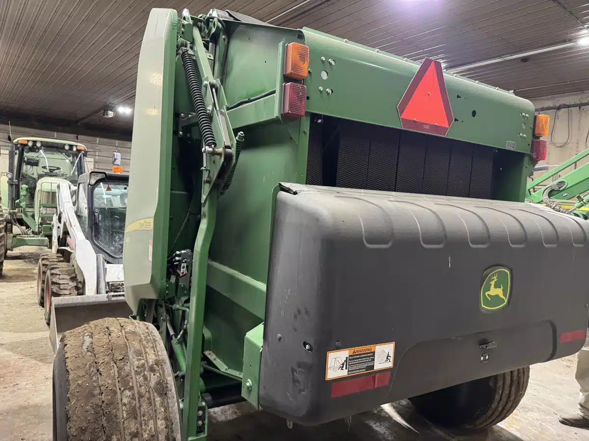Gallery image 2 for 2019 John Deere 560M Round Baler