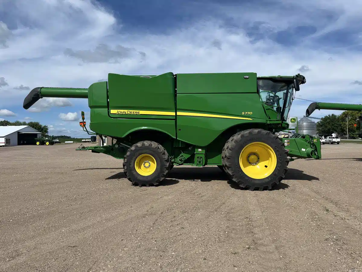 Gallery image 2 for 2024 John Deere S770 Combine