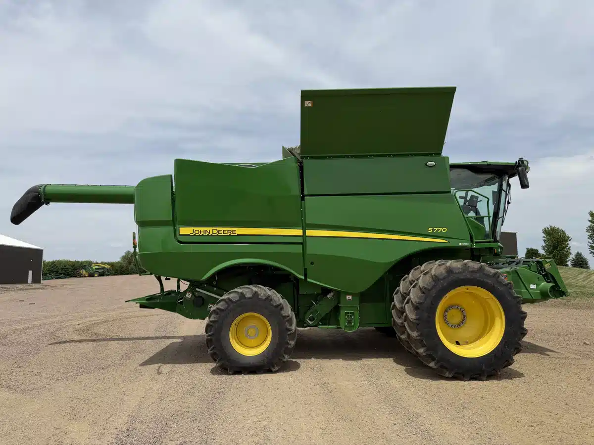 Photo de la Galerie 2 pour 2024 John Deere S770 Batteuse