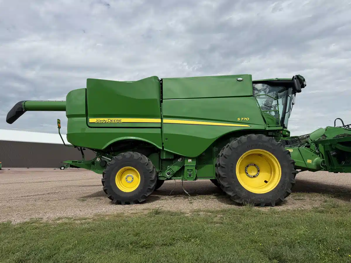 Gallery image 2 for 2024 John Deere S770 Combine