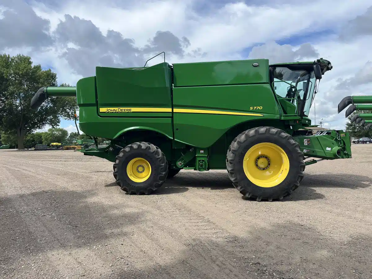 Photo de la Galerie 2 pour 2024 John Deere S770 Batteuse