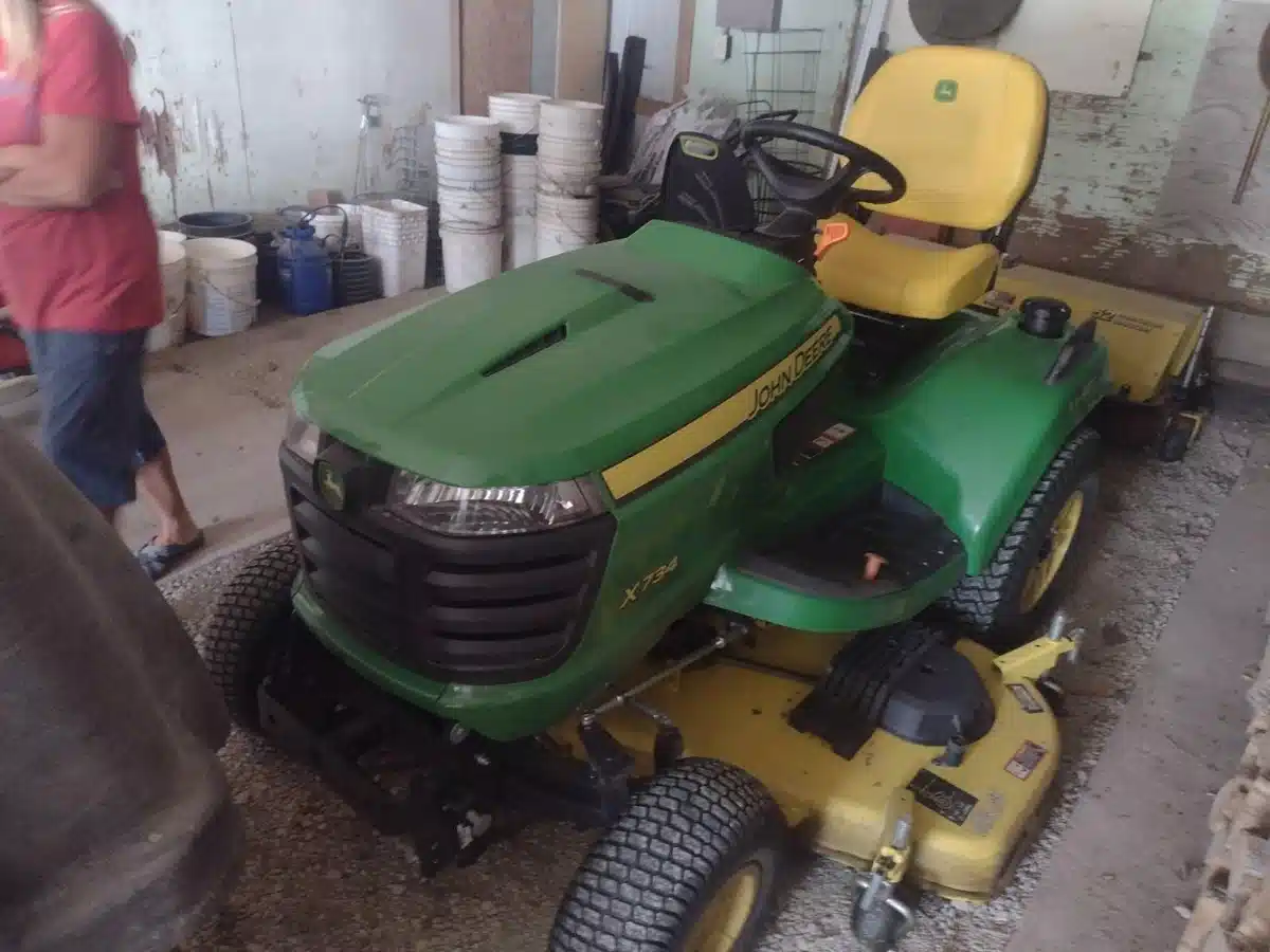 Gallery image 2 for 2021 John Deere X734 Lawn Tractor