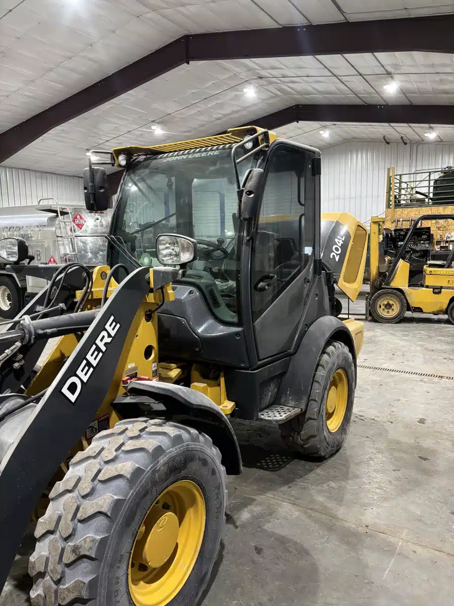 2022 John Deere 204L Tractor Loader