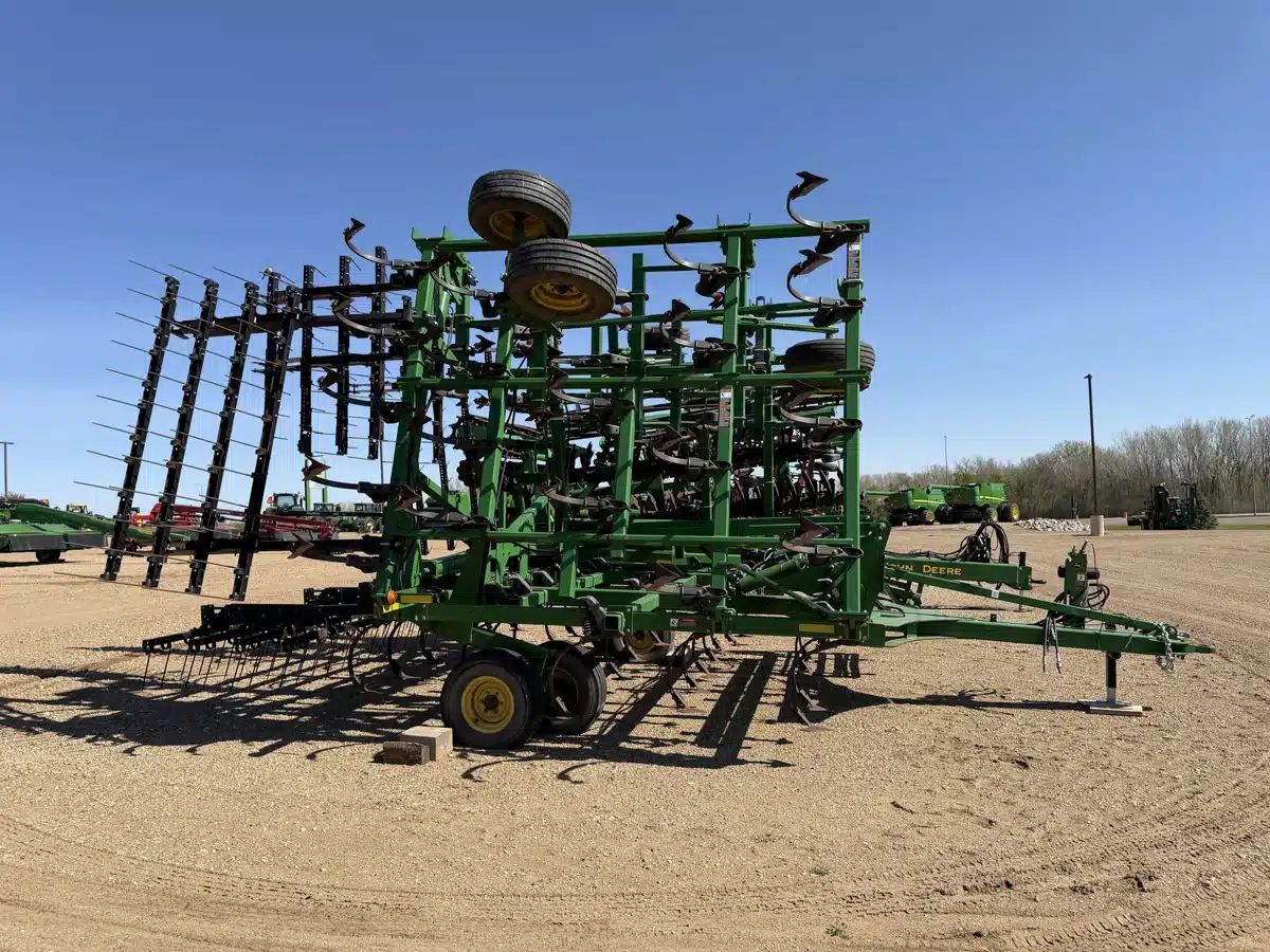 Gallery image 2 for 2011 John Deere 2210 Cultivator