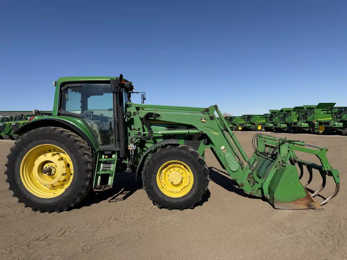 Gallery image 2 for 2011 John Deere 7330 Tractor