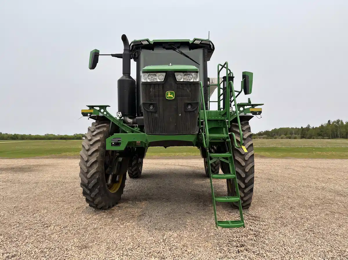 Gallery image 2 for 2023 John Deere 600R Spreader - Broadcast