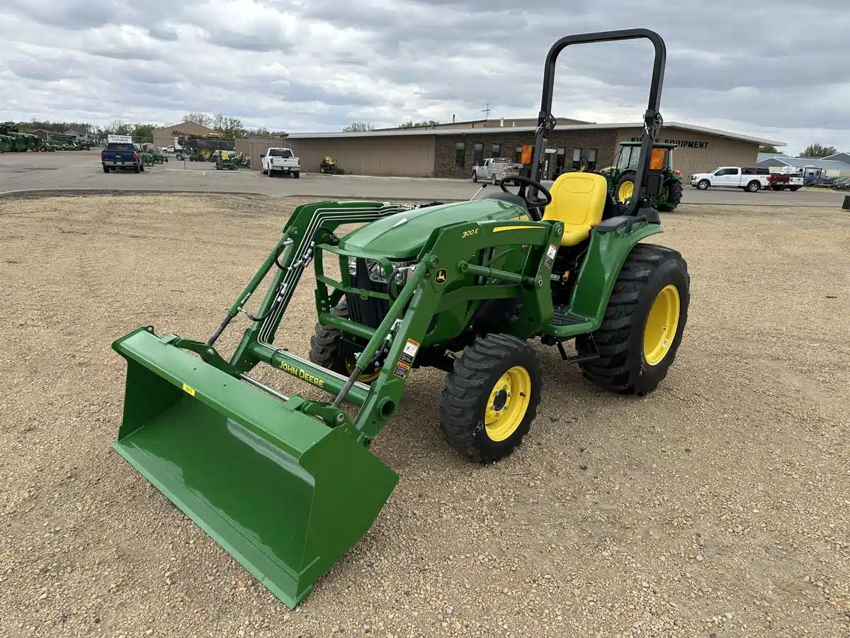Photo de la Galerie 1 pour 2026 John Deere 3038E Tracteur