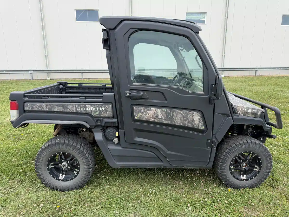 Gallery image 2 for 2023 John Deere XUV 835R Utility Vehicle