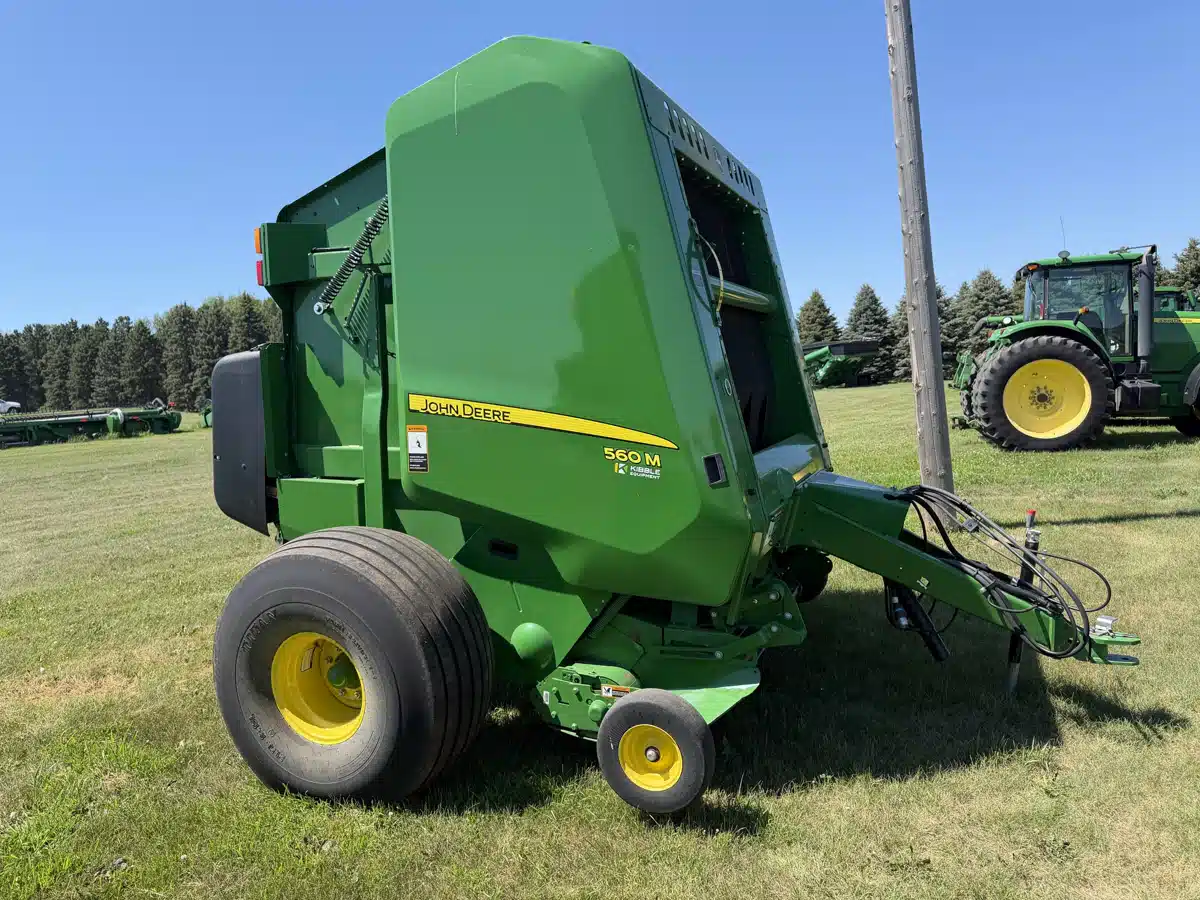 Photo de la Galerie 2 pour 2021 John Deere 560M Presse à Balle Ronde