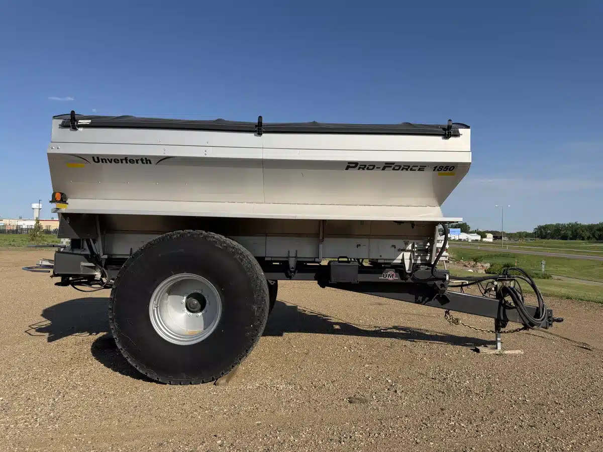 Gallery image 2 for 2024 Unverferth 1850 Spreader - Broadcast