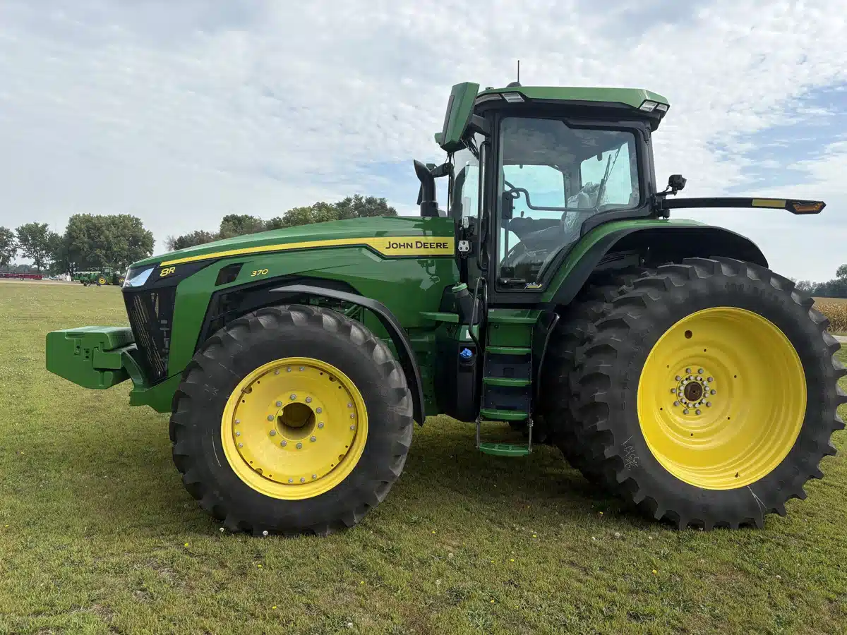 Photo de la Galerie 1 pour 2025 John Deere 8R 370 Tracteur