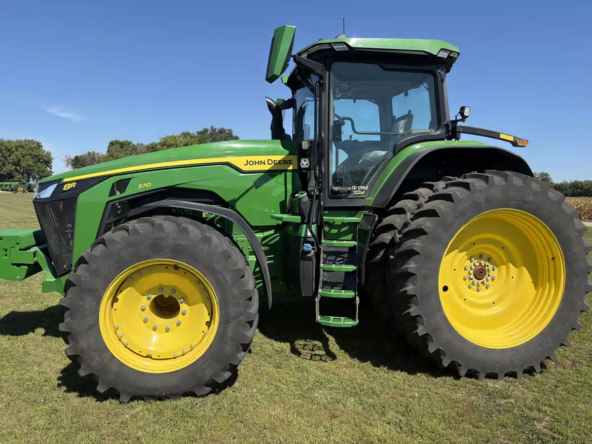 Gallery image 1 for 2025 John Deere 8R 370 Tractor