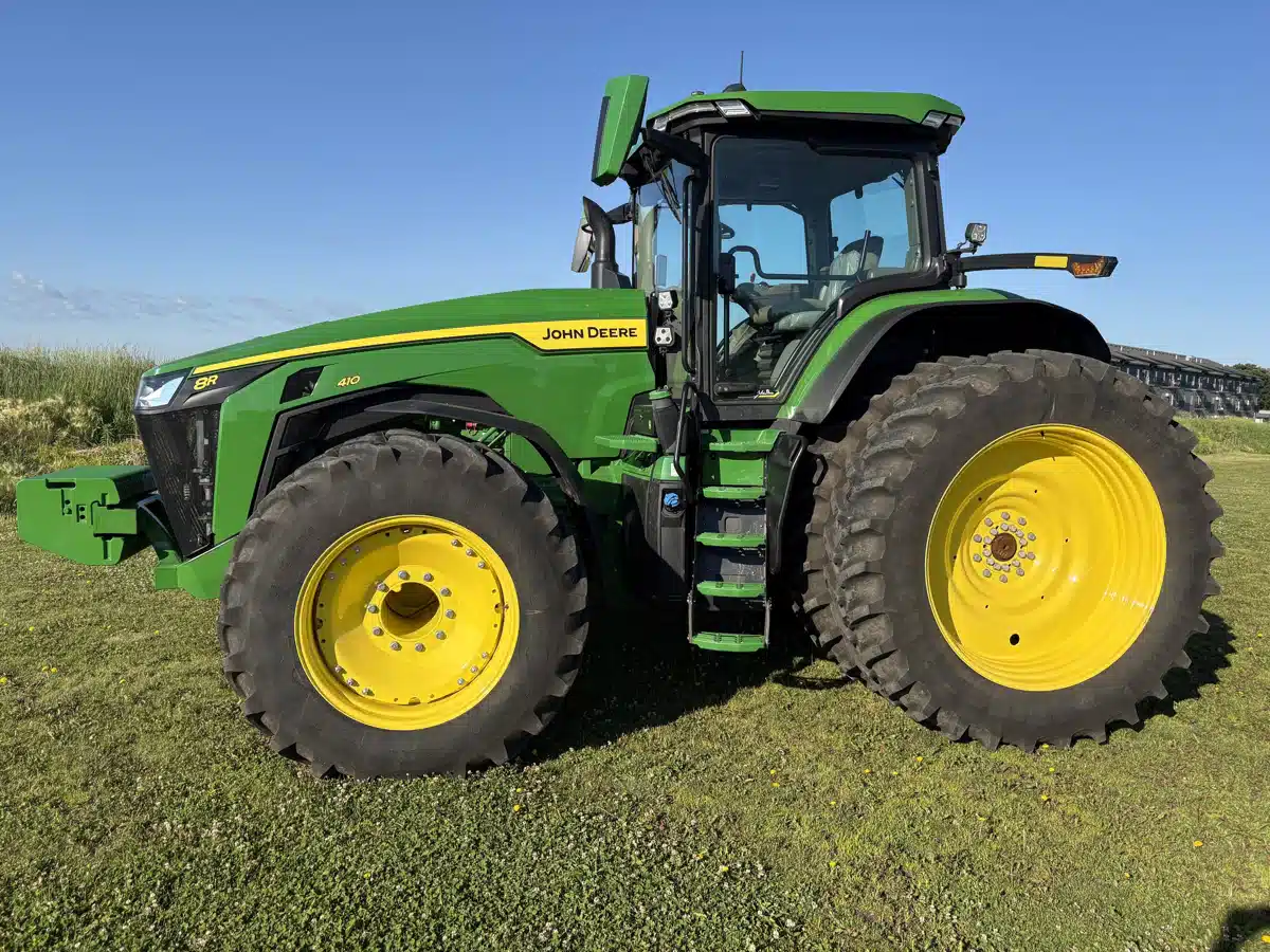 Gallery image 1 for 2025 John Deere 8R 410 Tractor