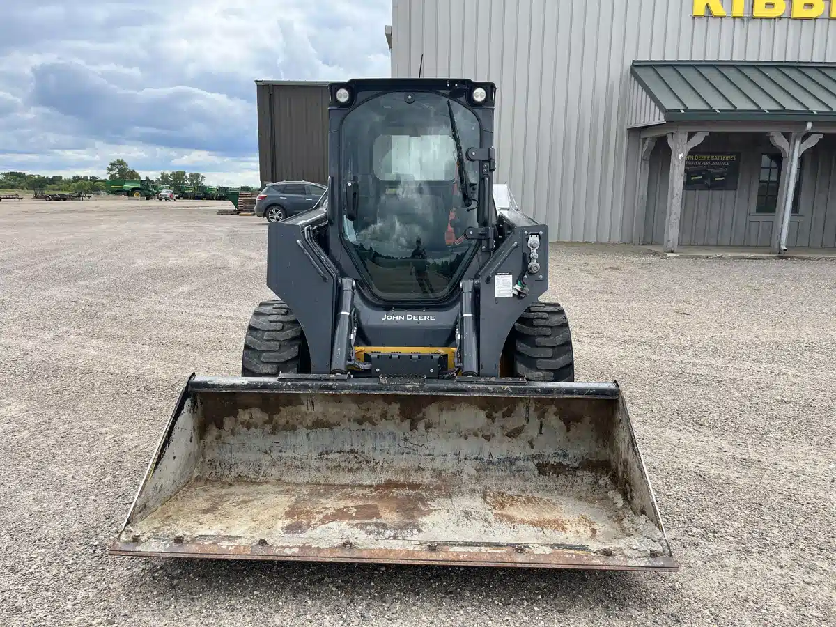 Gallery image 2 for 2021 John Deere 324G Skid Steer