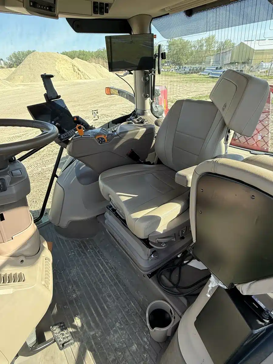 Photo de la Galerie 2 pour 2024 John Deere 6R 155 Tracteur