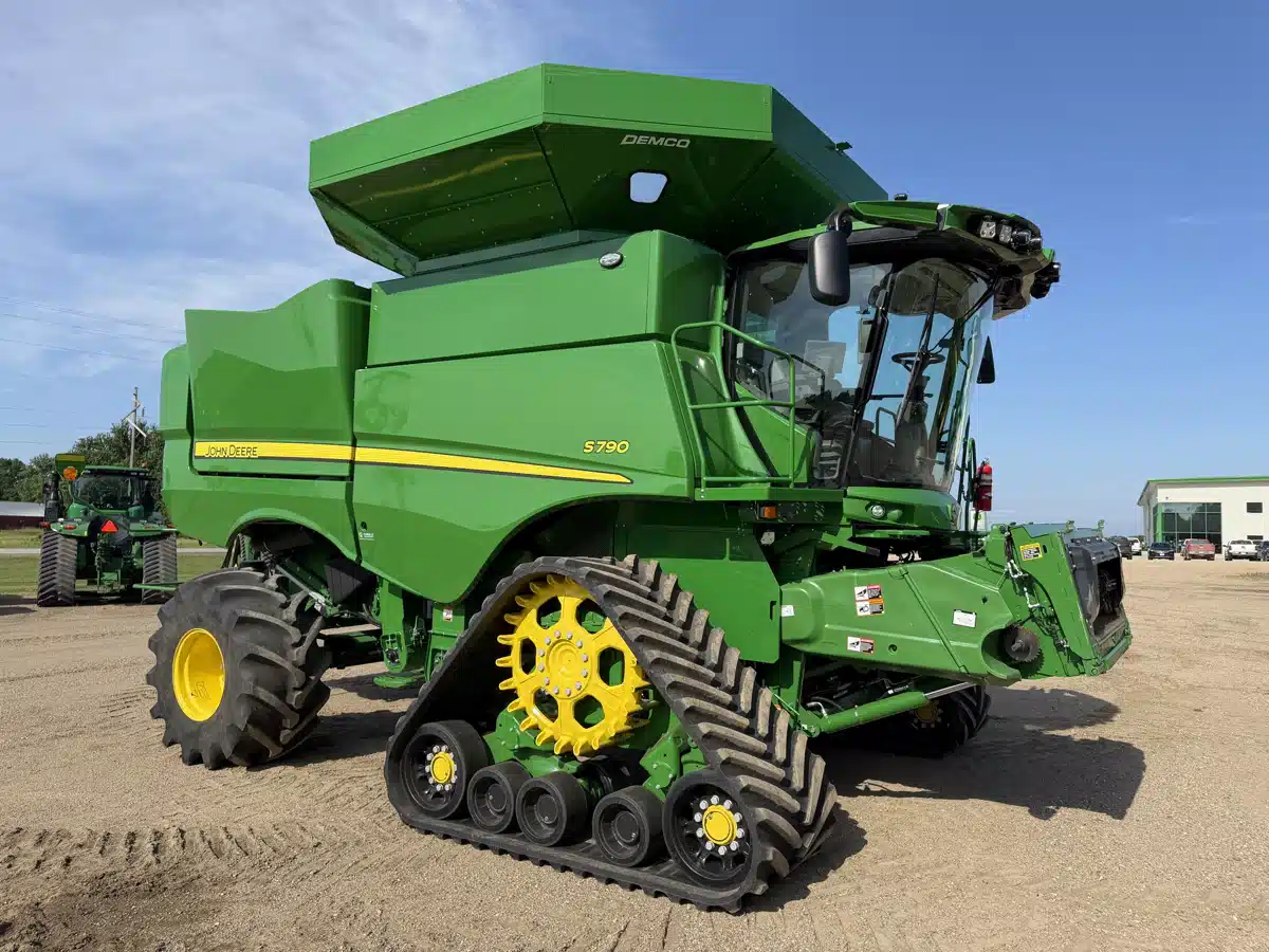 Photo de la Galerie 1 pour 2023 John Deere S790 Batteuse