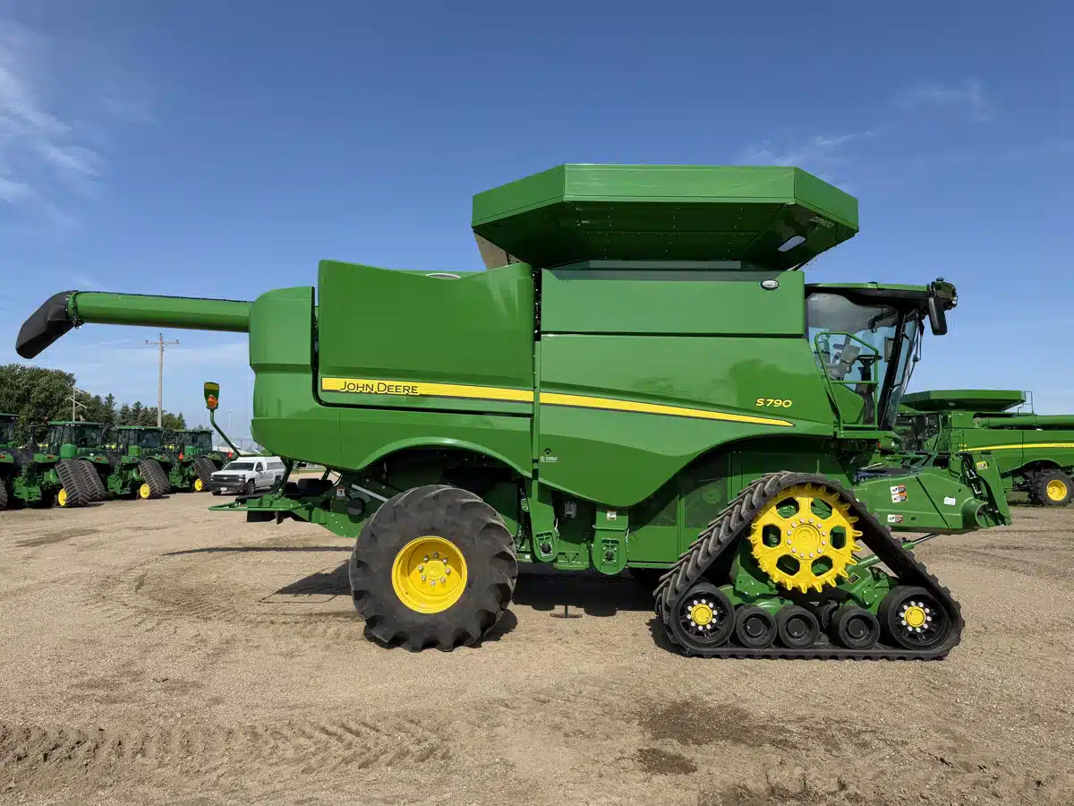 Photo de la Galerie 2 pour 2023 John Deere S790 Batteuse