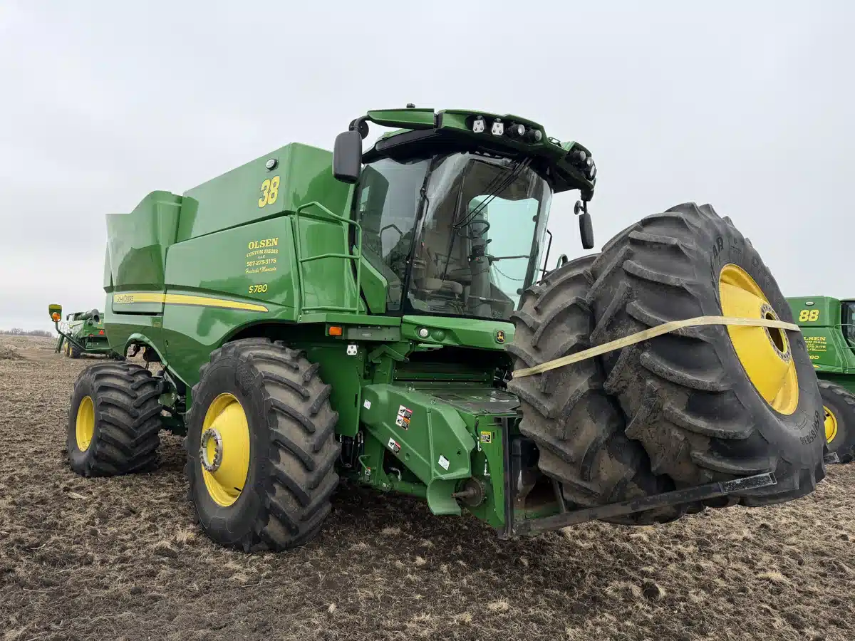 Gallery image 1 for 2023 John Deere S780 Combine