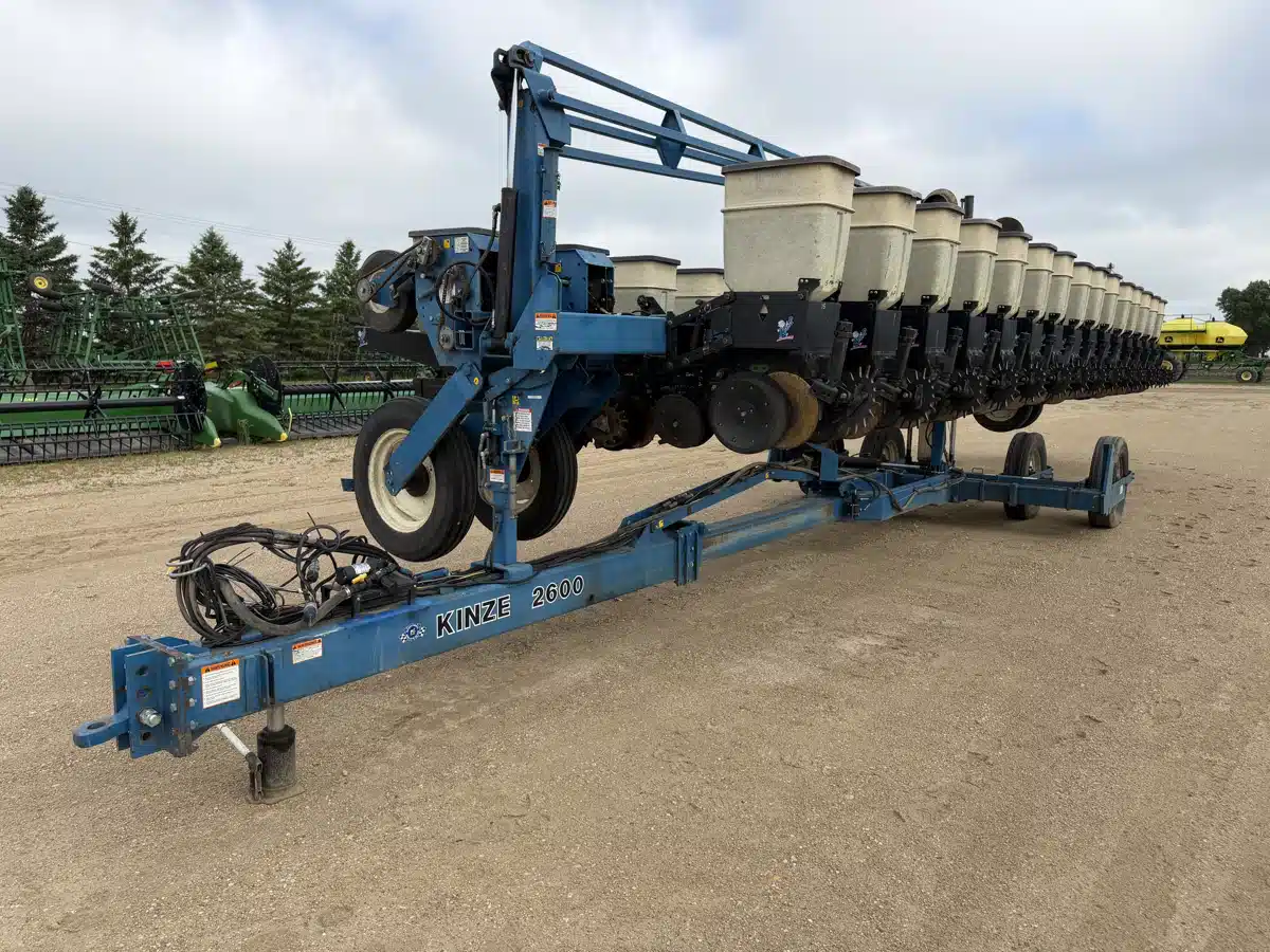 Photo de la Galerie 1 pour 1996 Kinze 2600 Planteur