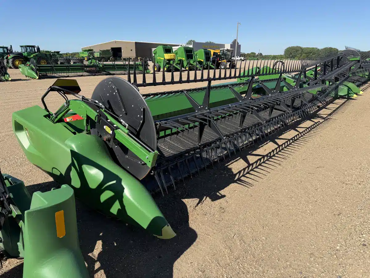 Gallery image 1 for 2024 John Deere RD40F Header - Flex Draper