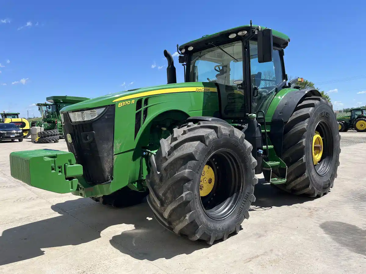 Gallery image 1 for 2019 John Deere 8370R Tractor