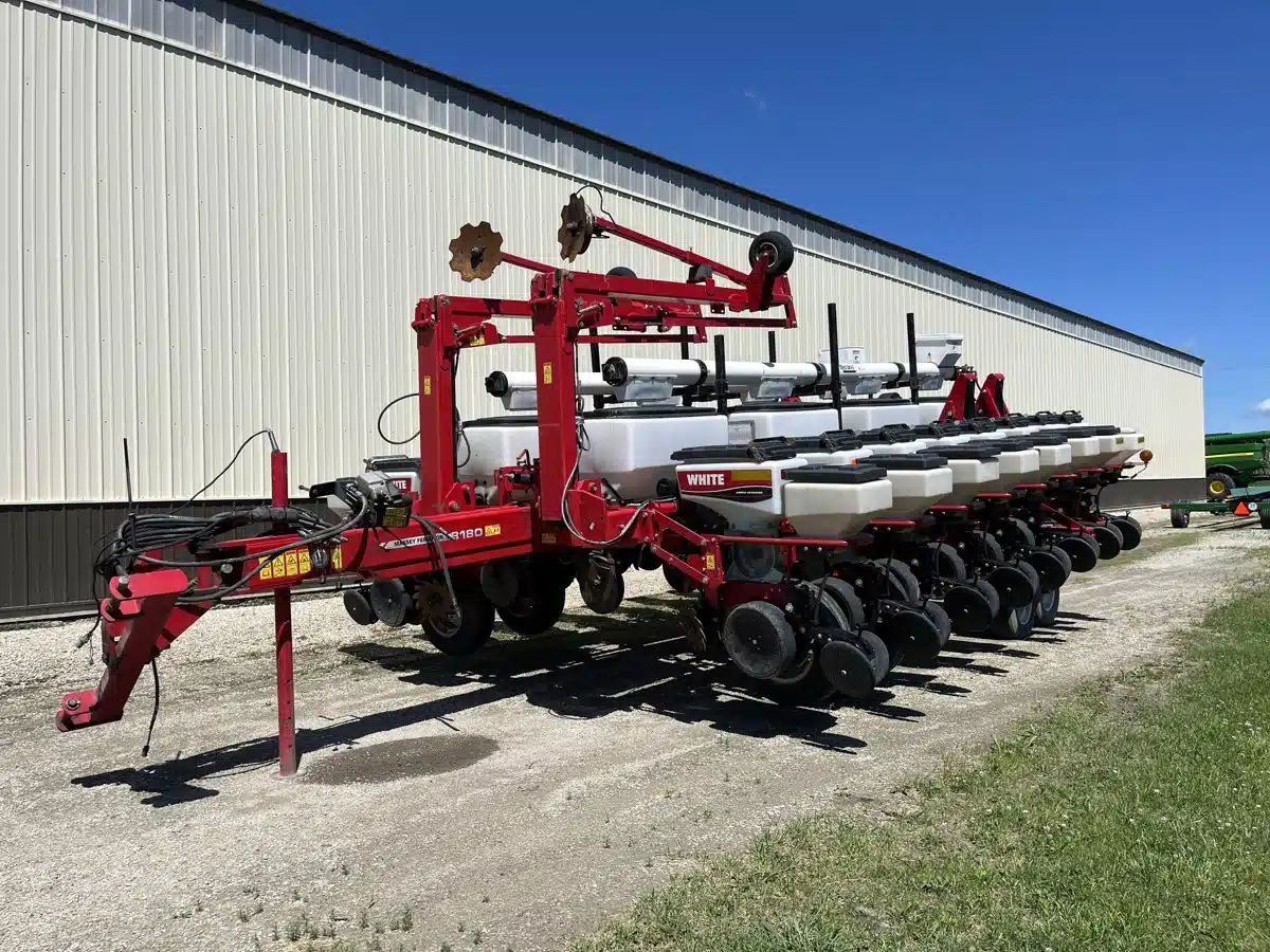 Gallery image 1 for 2008 Agco White 8180 Planter