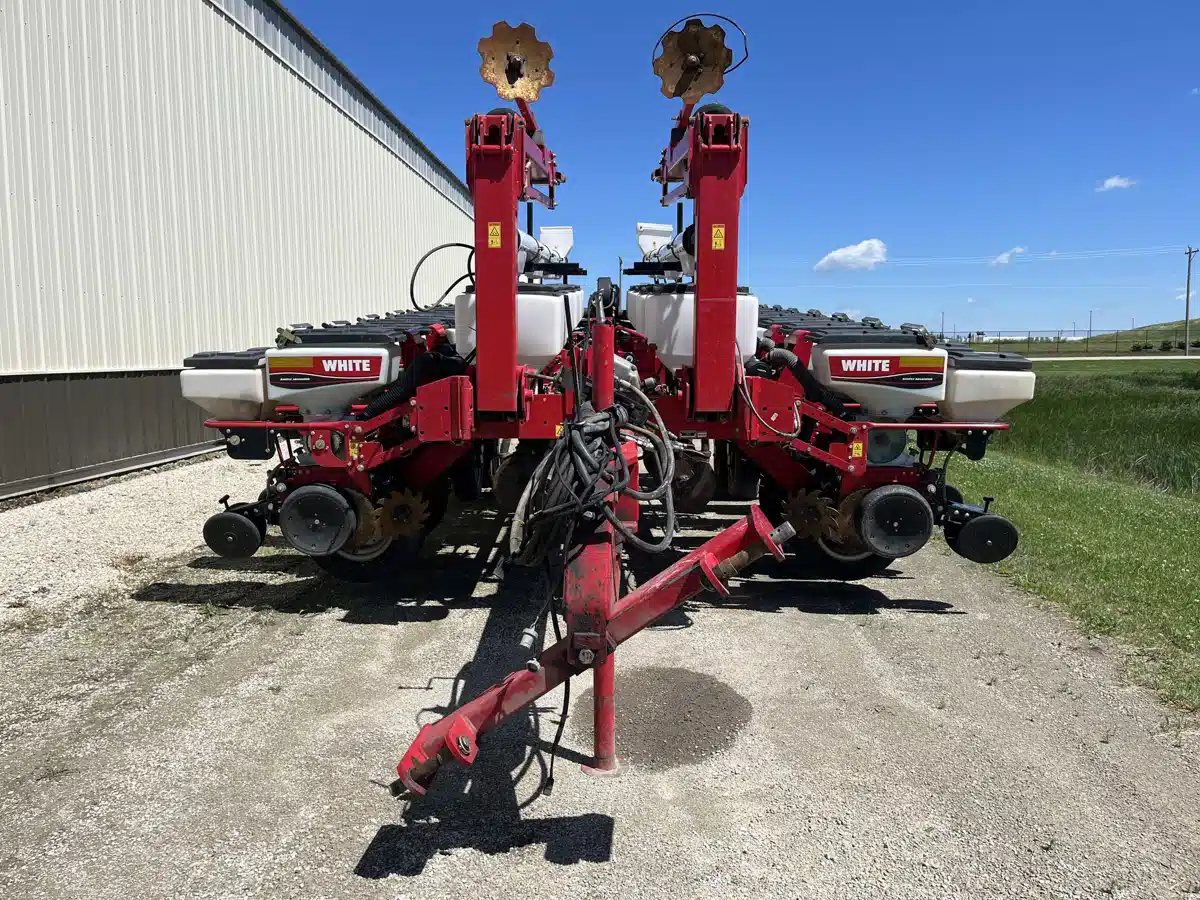 Gallery image 2 for 2008 Agco White 8180 Planter