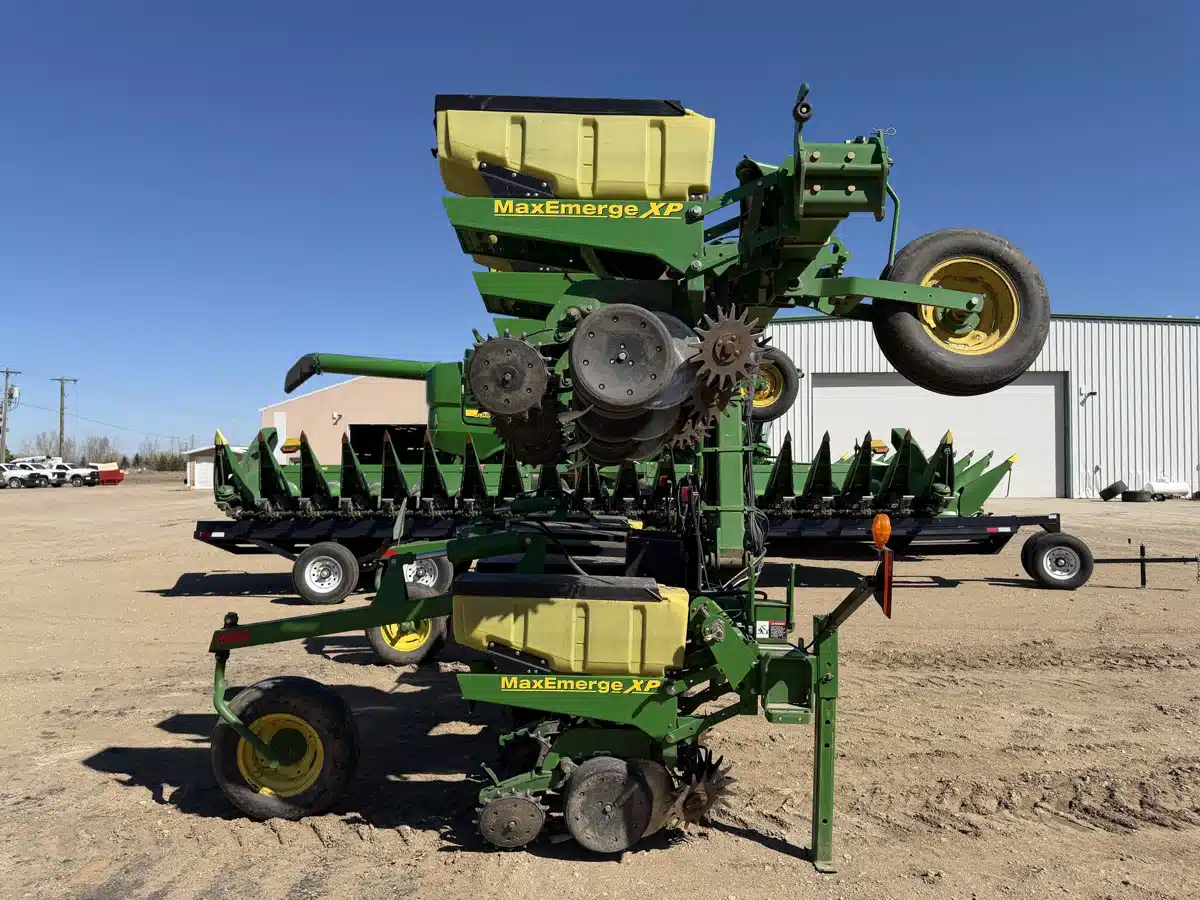 Photo de la Galerie 2 pour 2005 John Deere 1720 Planteur
