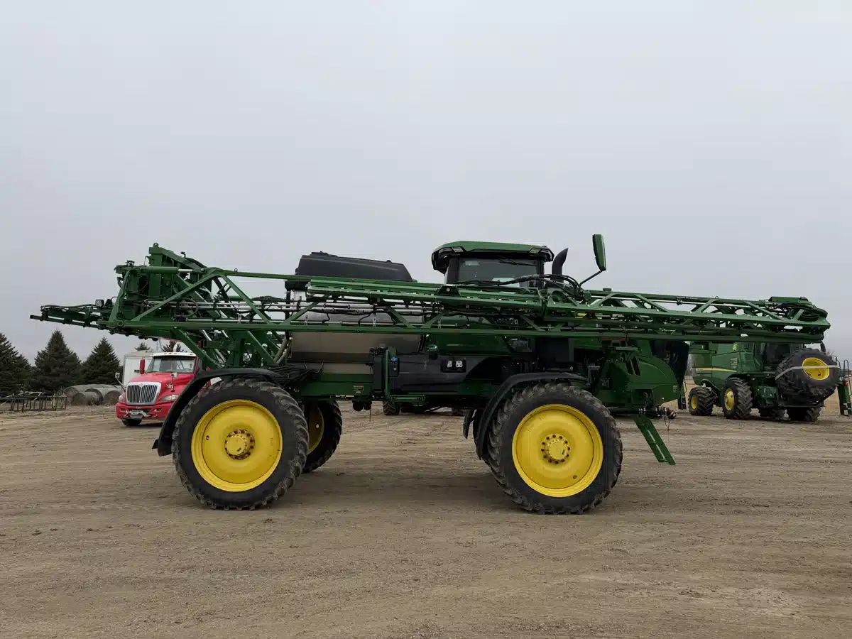 Gallery image 2 for 2023 John Deere 412R Sprayer - Self Propelled