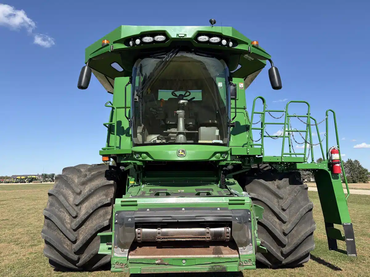 Gallery image 2 for 2019 John Deere S790 Combine