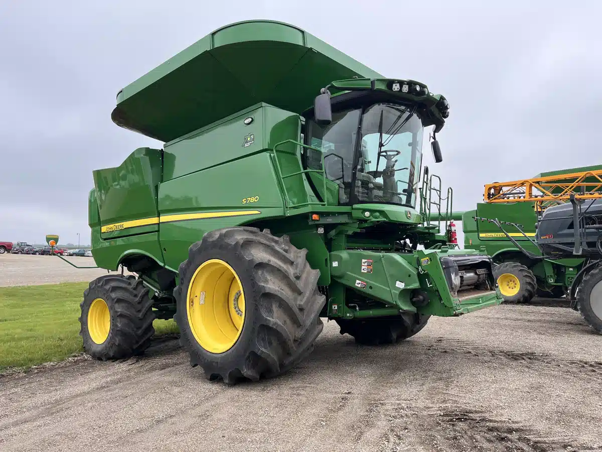 Photo de la Galerie 1 pour 2022 John Deere S780 Batteuse