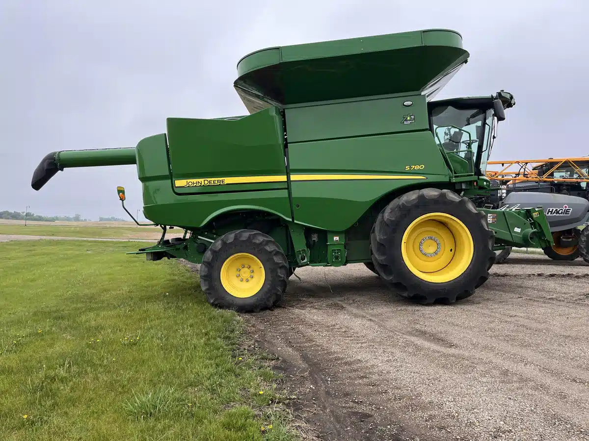 Photo de la Galerie 2 pour 2022 John Deere S780 Batteuse