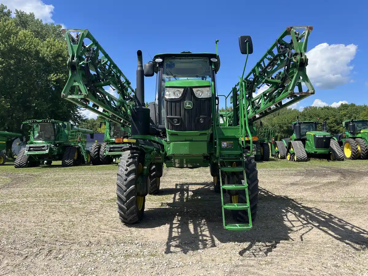 Gallery image 2 for 2024 John Deere R4023 Sprayer - Self Propelled