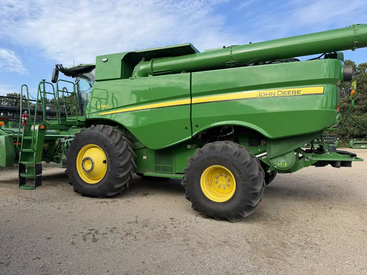 Photo de la Galerie 2 pour 2023 John Deere S780 Batteuse