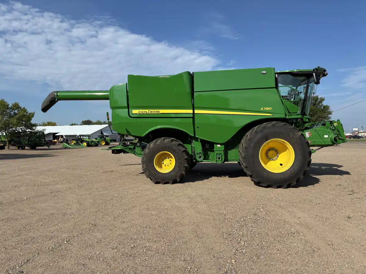 Gallery image 2 for 2023 John Deere S780 Combine