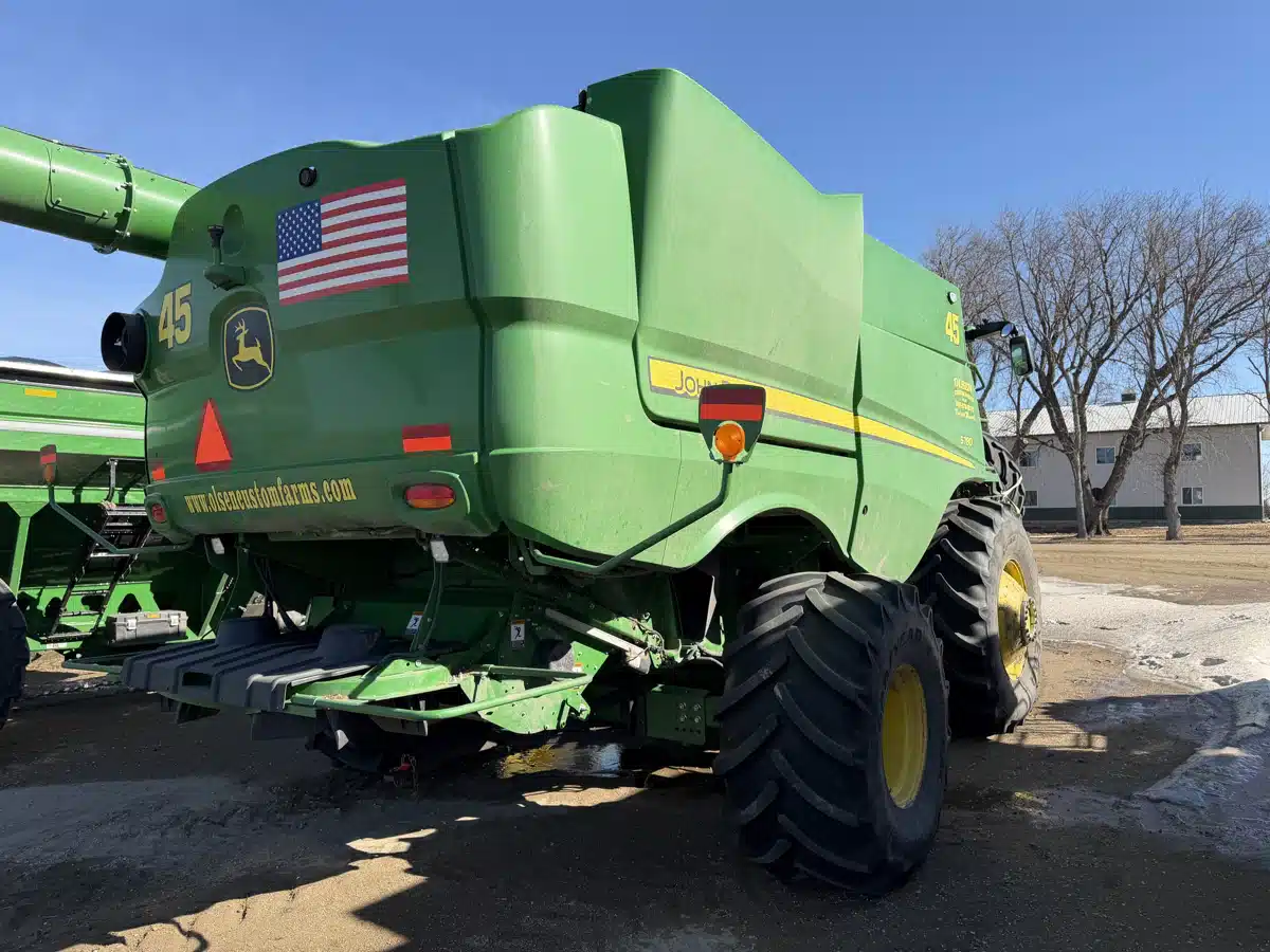 Gallery image 2 for 2023 John Deere S780 Combine