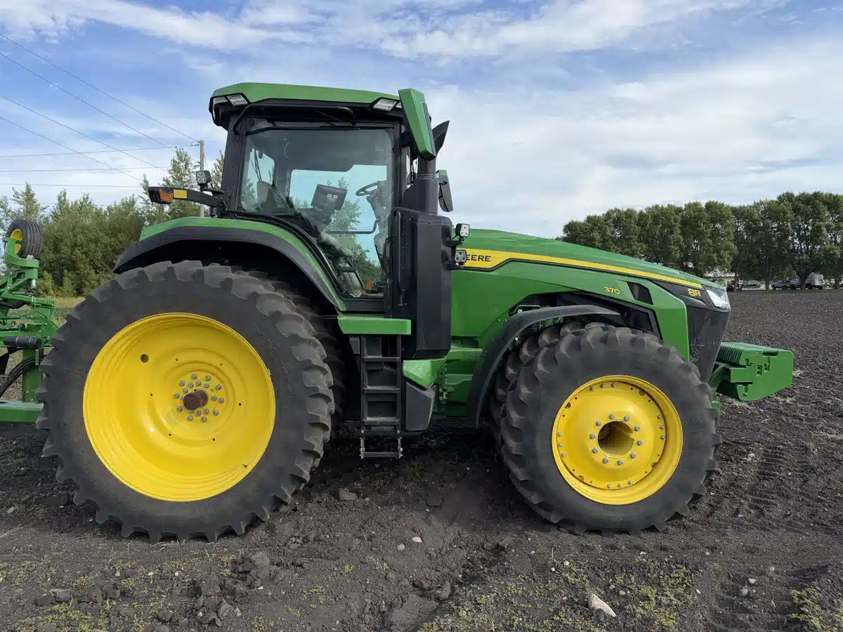 Gallery image 2 for 2025 John Deere 8R 370 Tractor
