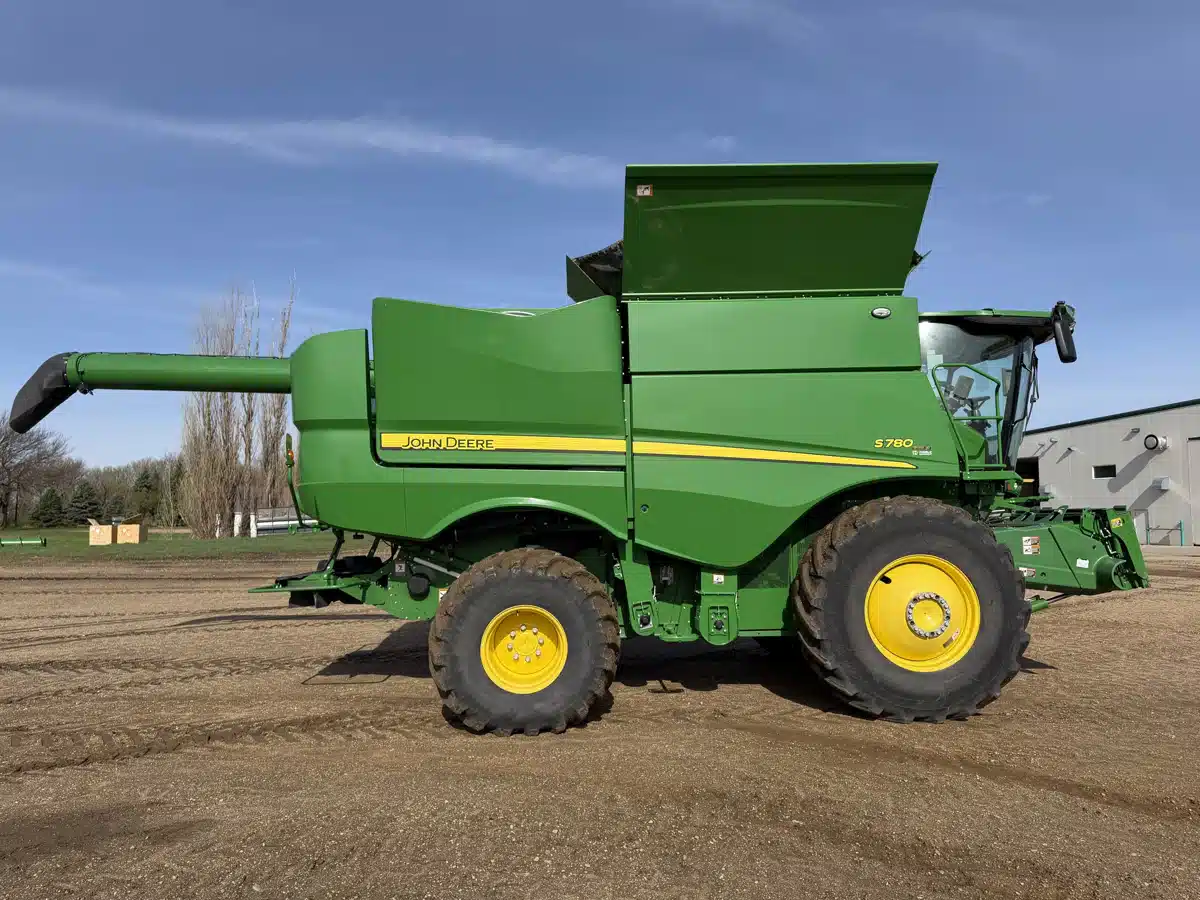 Photo de la Galerie 2 pour 2023 John Deere S780 Batteuse