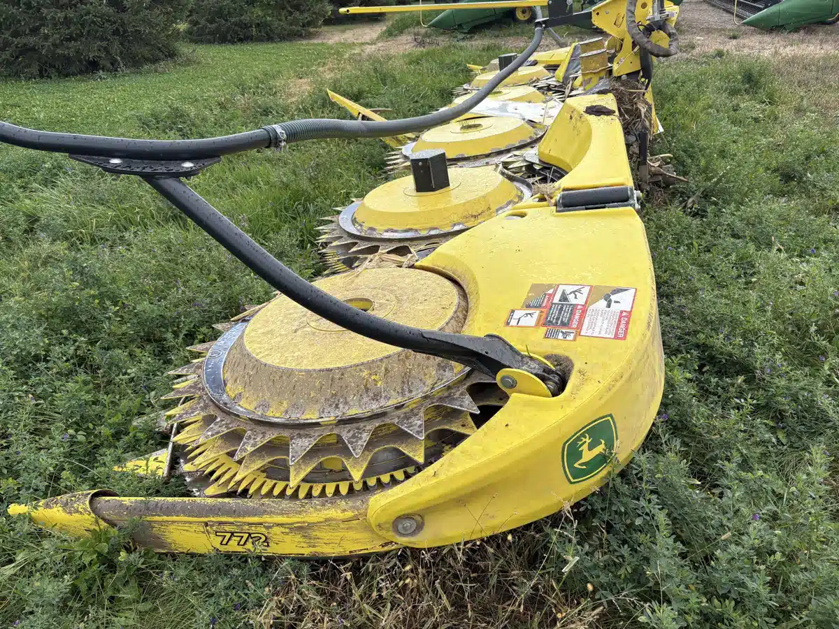 Photo de la Galerie 2 pour 2023 John Deere 772 Nez - Rotatif