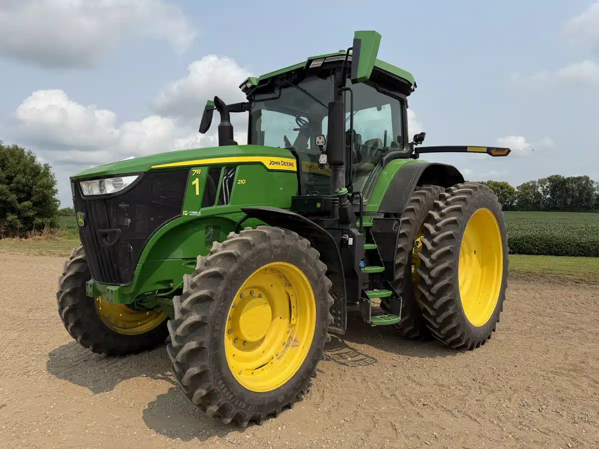 Gallery image 1 for 2024 John Deere 7R 210 Tractor