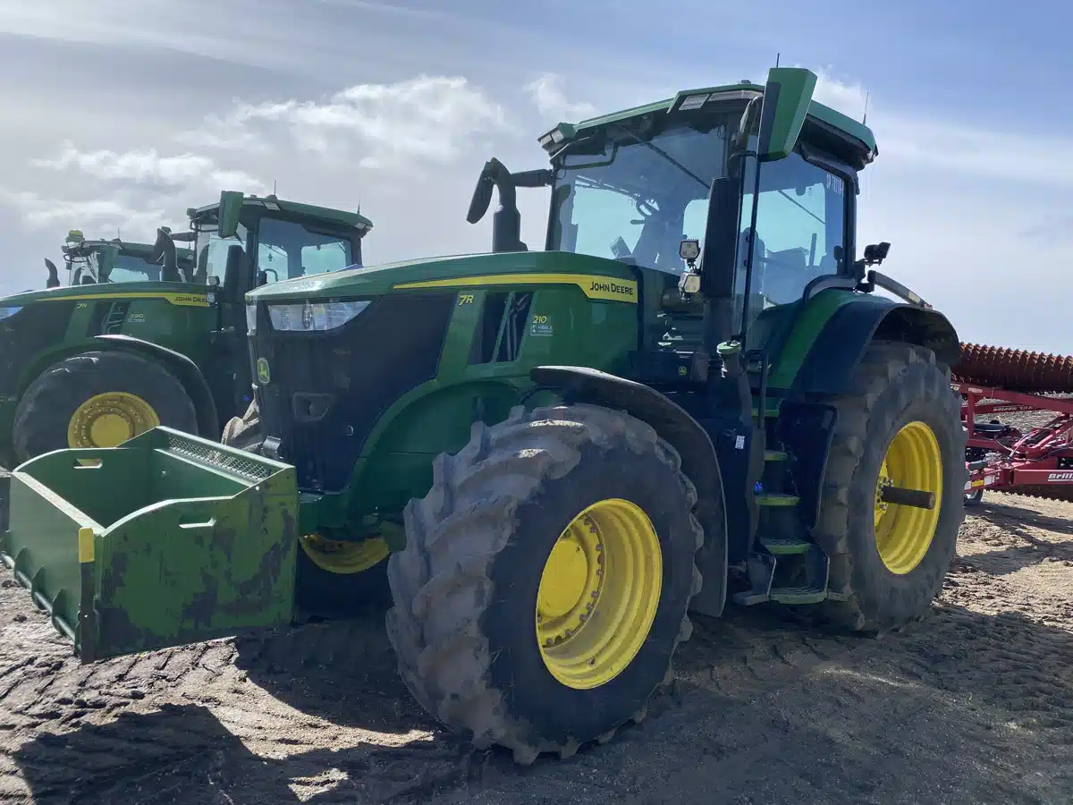 Gallery image 1 for 2024 John Deere 7R 210 Tractor