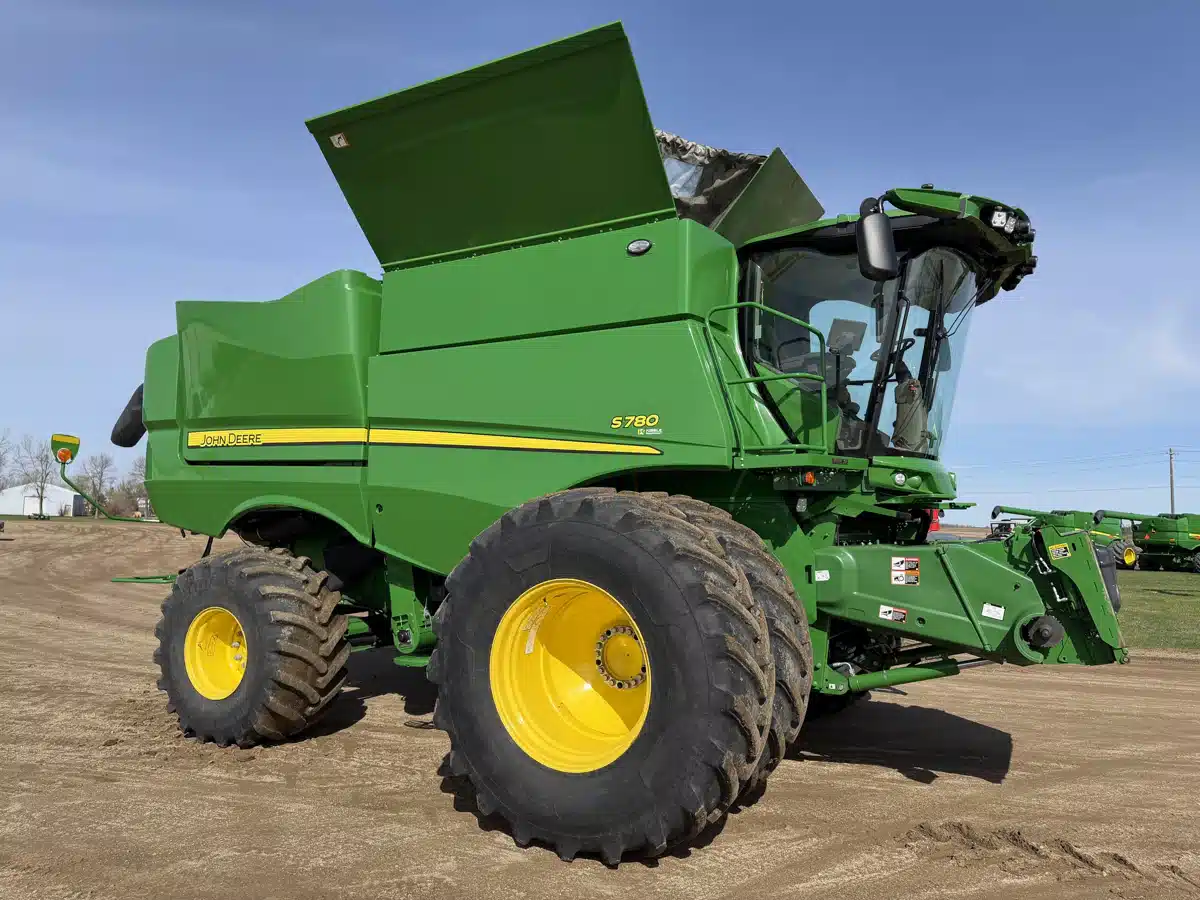 Gallery image 1 for 2023 John Deere S780 Combine