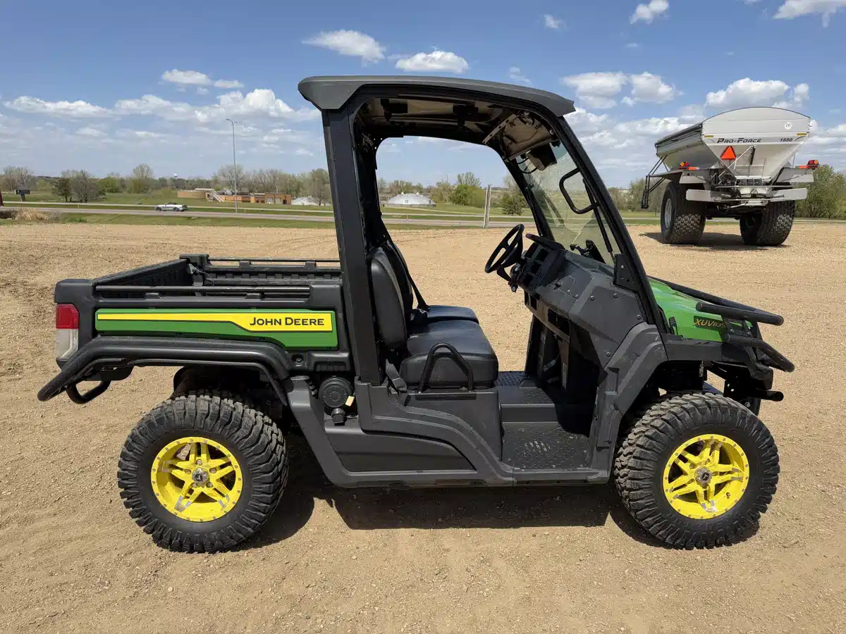 Photo de la Galerie 2 pour 2024 John Deere XUV 835M Véhicule utilitaire