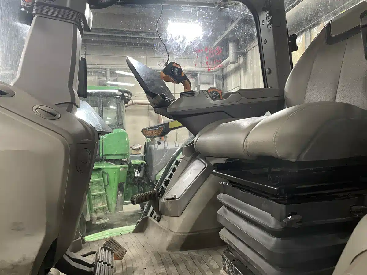 Photo de la Galerie 2 pour 2025 John Deere 8R 410 Tracteur