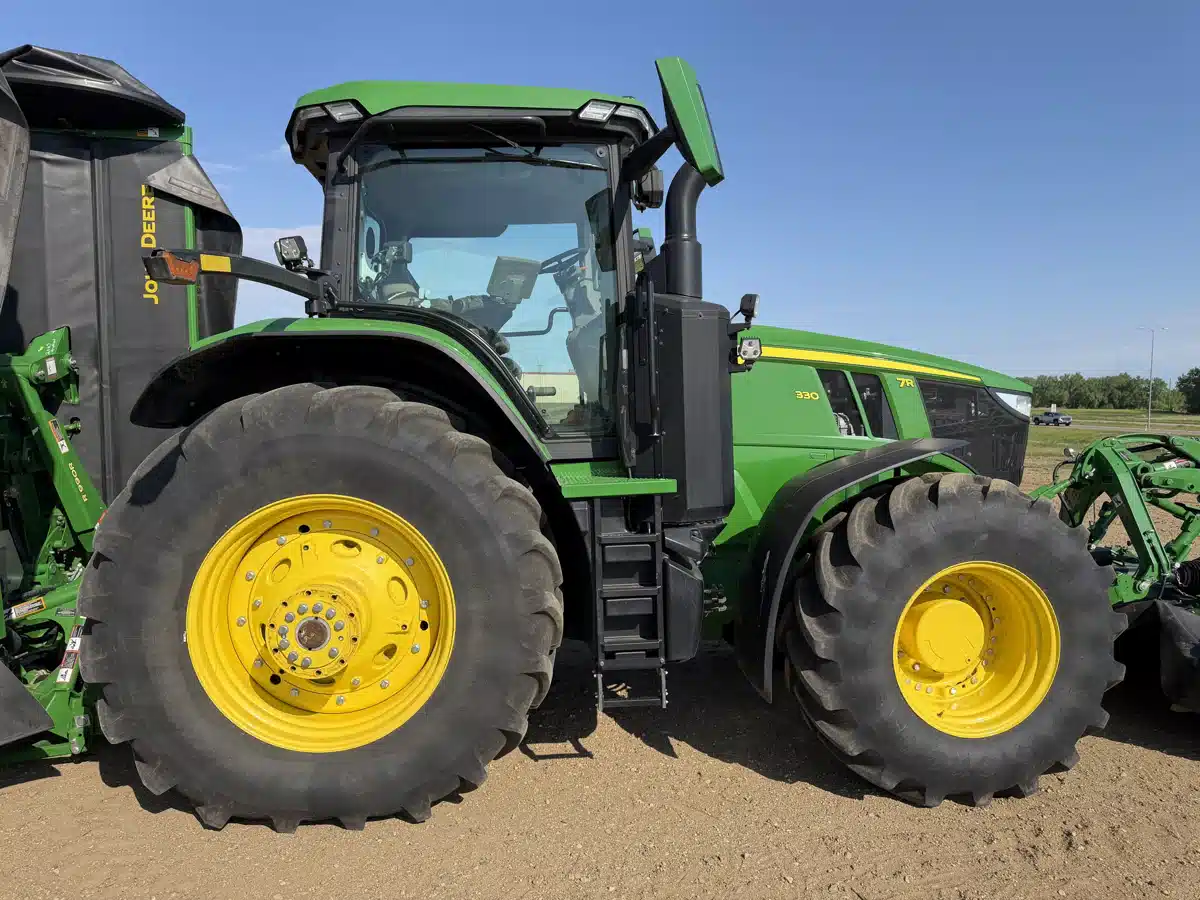 Photo de la Galerie 2 pour 2023 John Deere 7R 330 Tracteur