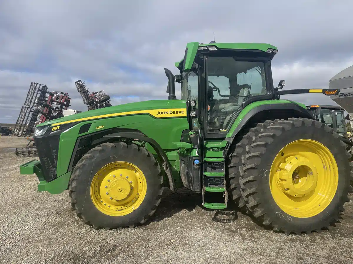 Gallery image 2 for 2025 John Deere 8R 250 Tractor