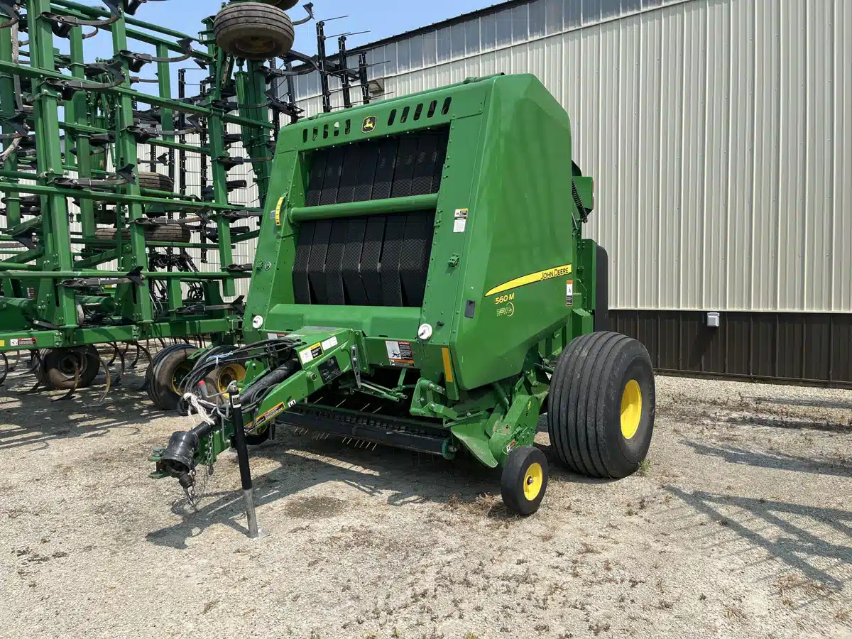 Photo de la Galerie 1 pour 2020 John Deere 560M Presse à Balle Ronde