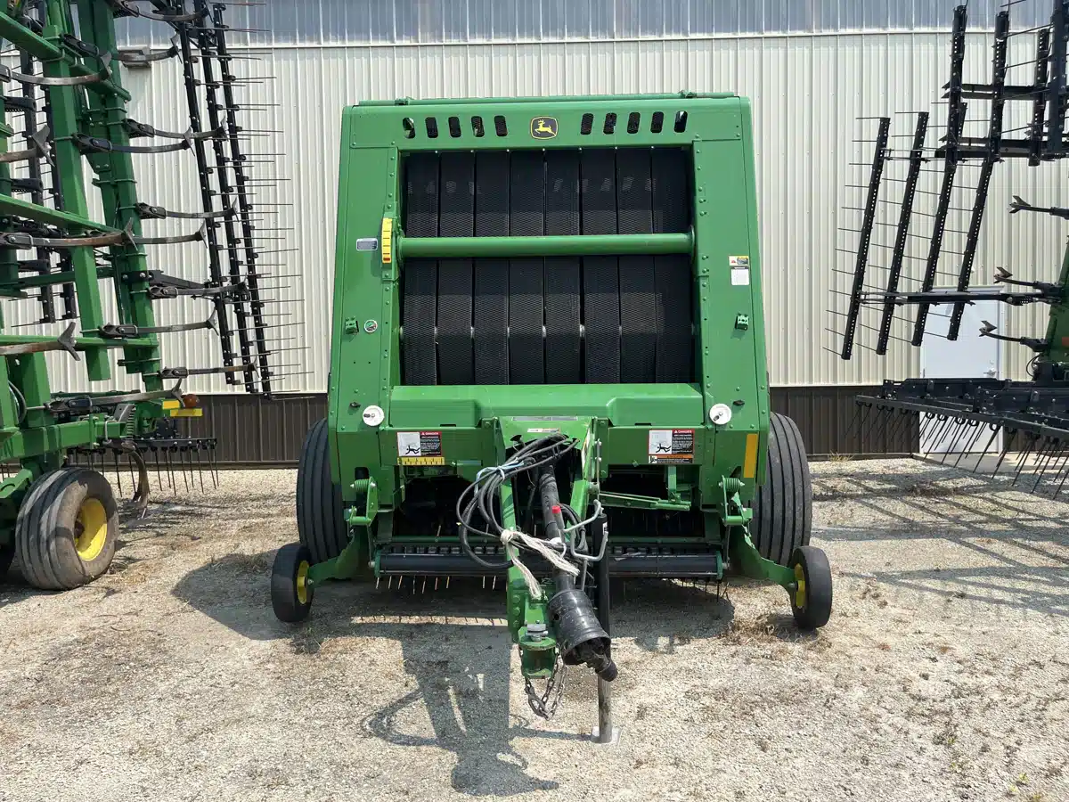 Photo de la Galerie 2 pour 2020 John Deere 560M Presse à Balle Ronde
