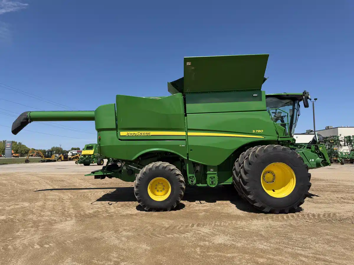 Gallery image 2 for 2023 John Deere S780 Combine