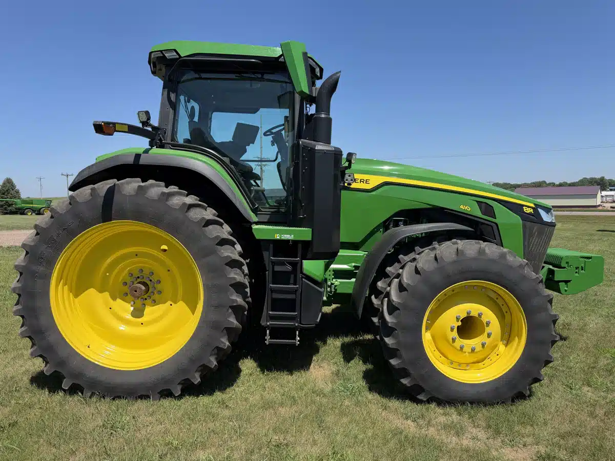 Photo de la Galerie 2 pour 2023 John Deere 8R 410 Tracteur